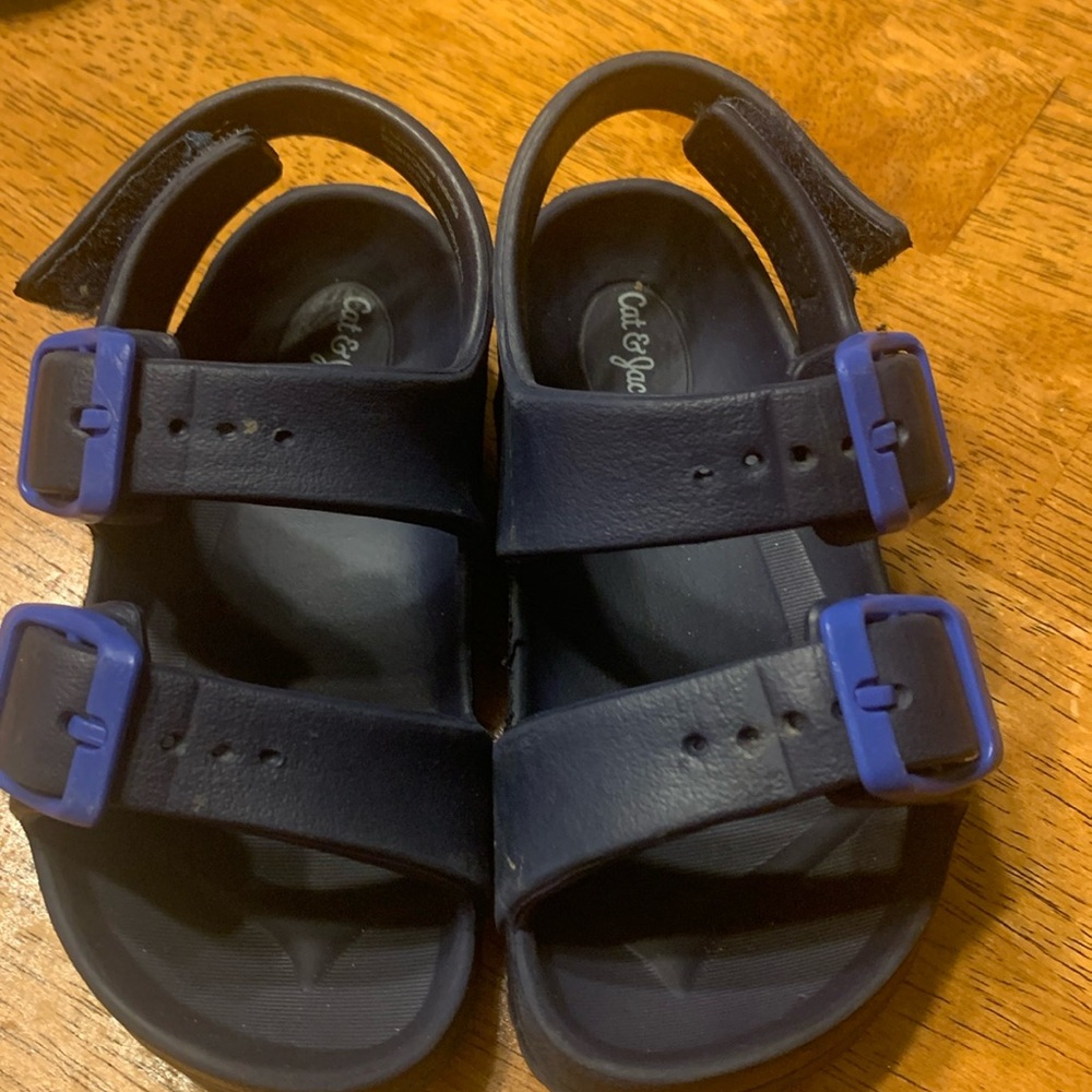 Sandals boys toddlers size 8 cat & jack